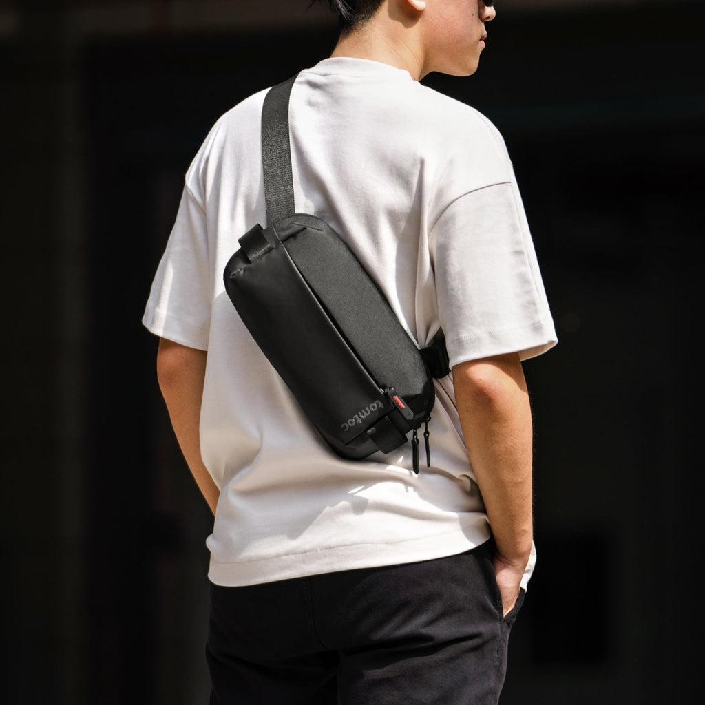 TOMTOC EXPLORER SLING BAG - T21 8.3/4L TOMTOC EXPLORER SLING BAG - T21 8.3/4L