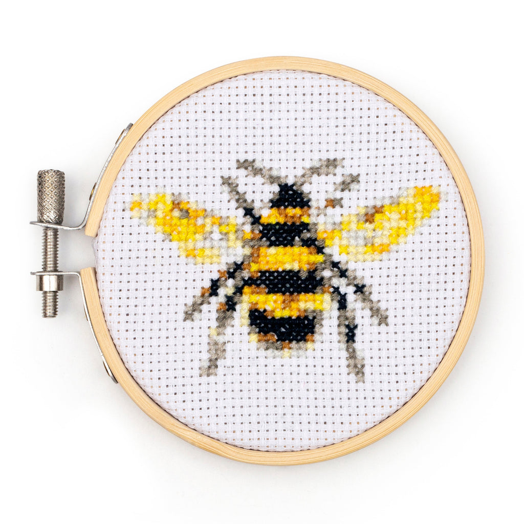 KIKKERLAND MINICROSS STITCH EMBROIDERY-BEE