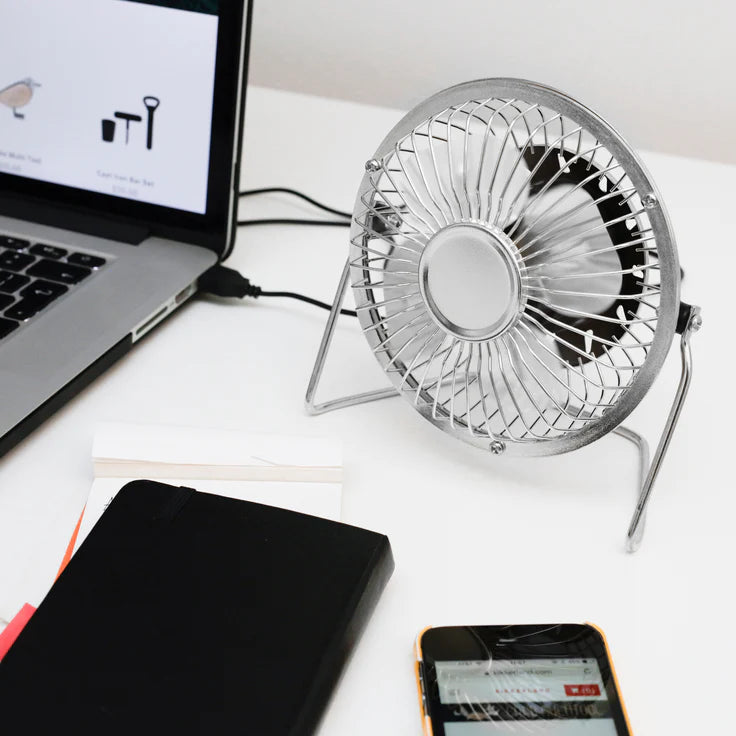 Kikkerland USB Desk Fan - Silver Kikkerland USB Desk Fan - Silver